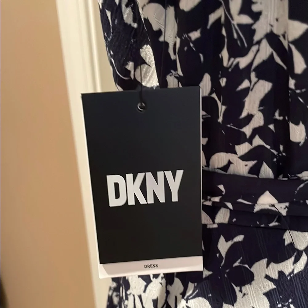 DKNY
Floral High Low Faux Wrap Dress Size 10 - Picture 6 of 10